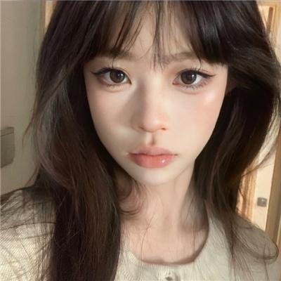 模仿女孩